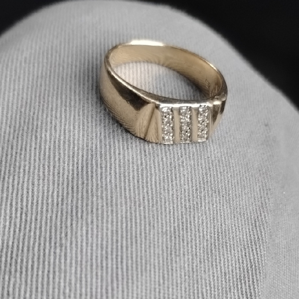 Elegant 10k Gold Ring with Silver Accents